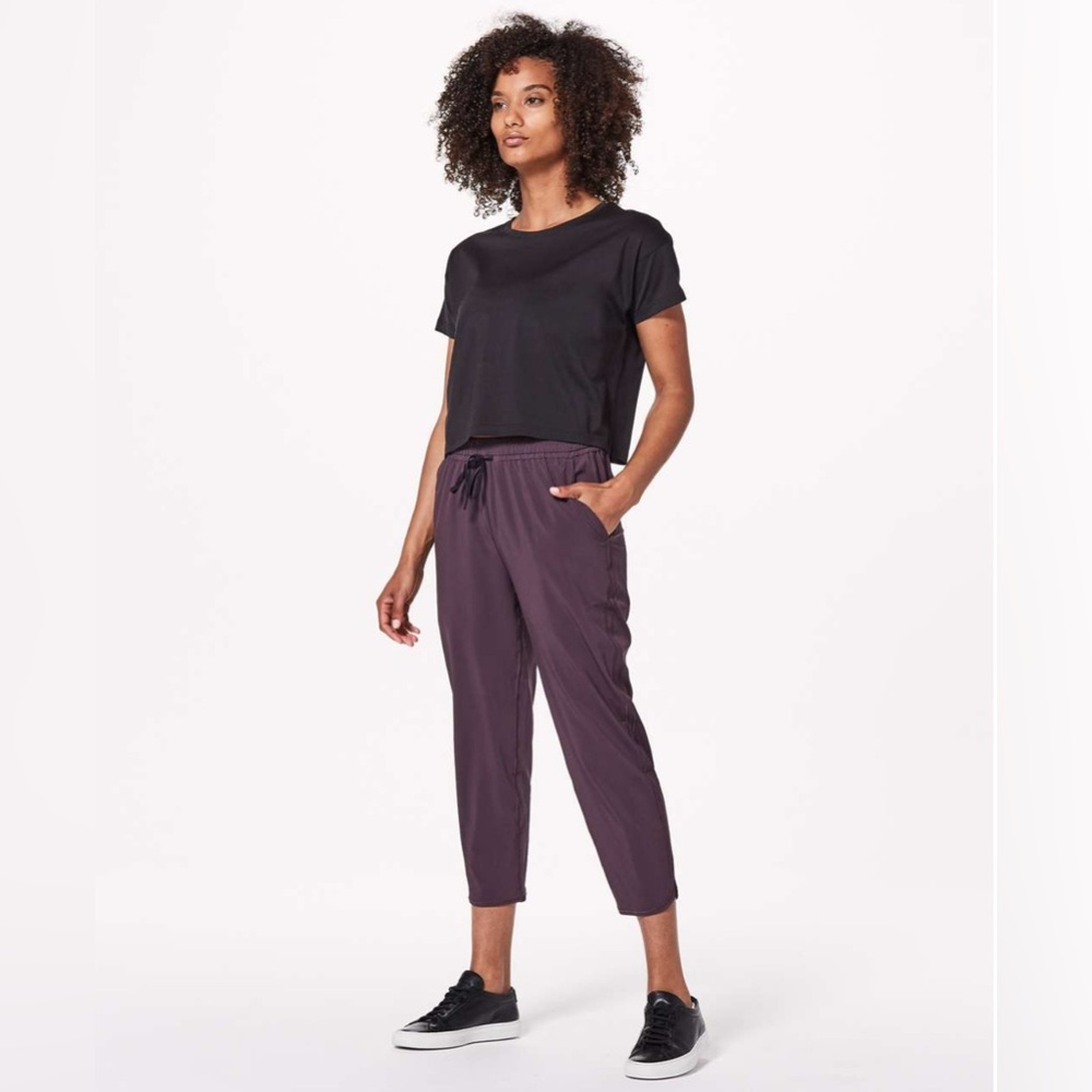 Lululemon Keep It Classic Crop *23"
Size 10
Vintage Grape
P32